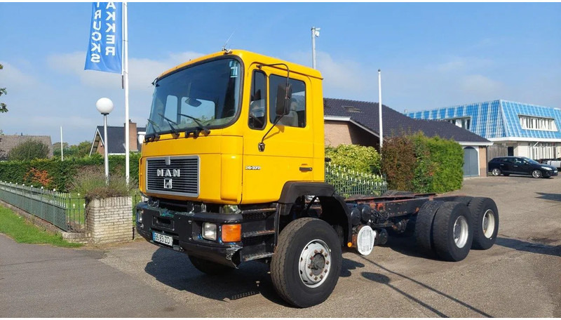 MAN 26.372 MANUAL ZF GEARBOX STEEL SUSPENSION 6X4 - Камион со кабинска шасија: слика 1 MAN 26.372 MANUAL ZF GEARBOX STEEL SUSPENSION 6X4 - Камион со кабинска шасија: слика 1