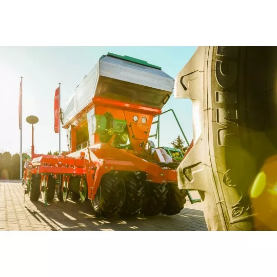 AGRO-MASZ Siewnik pneumatyczny do uprawy pasowej SLAVIS - Семенска дупчалка: слика 2 AGRO-MASZ Siewnik pneumatyczny do uprawy pasowej SLAVIS - Семенска дупчалка: слика 2