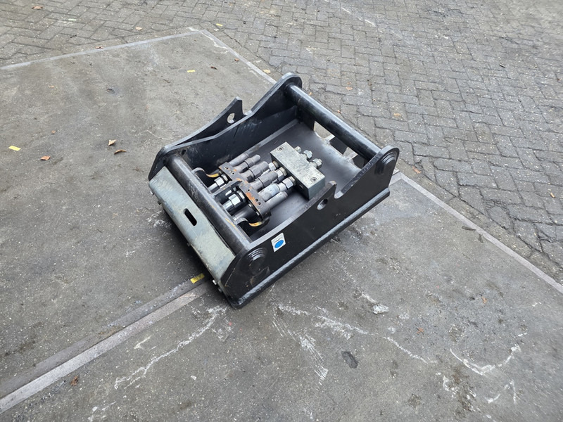 Oilquick kopplaat oq70/55 adaptor plate oilquick 70 55 steelwrist - Брза спојка за Градежна машина: слика 4 Oilquick kopplaat oq70/55 adaptor plate oilquick 70 55 steelwrist - Брза спојка за Градежна машина: слика 4