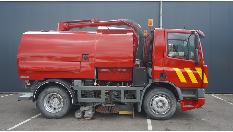 DAF 65.180 ATI STREET SWEPER RH DRIVE MANUAL GARBOX 96.000KM - Возило за метење: слика 2 DAF 65.180 ATI STREET SWEPER RH DRIVE MANUAL GARBOX 96.000KM - Возило за метење: слика 2