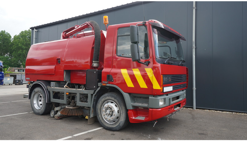 DAF 65.180 ATI STREET SWEPER RH DRIVE MANUAL GARBOX 96.000KM - Возило за метење: слика 4 DAF 65.180 ATI STREET SWEPER RH DRIVE MANUAL GARBOX 96.000KM - Возило за метење: слика 4