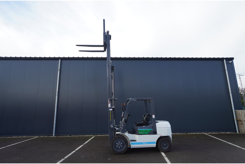 Eurotrac FE 30 ECO ELECTRIC FORKLIFT - Градежна машина: слика 2 Eurotrac FE 30 ECO ELECTRIC FORKLIFT - Градежна машина: слика 2