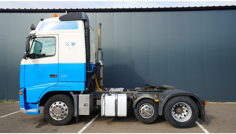 Volvo FH 440 6X2 GLOBETROTTER EURO 3 - Камион влекач: слика 1 Volvo FH 440 6X2 GLOBETROTTER EURO 3 - Камион влекач: слика 1