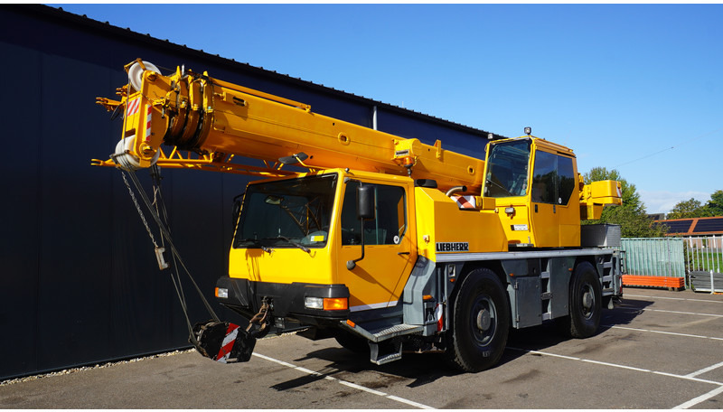 Liebherr LTM 1030-2.1 WITH JIB - Камион со кран: слика 4 Liebherr LTM 1030-2.1 WITH JIB - Камион со кран: слика 4