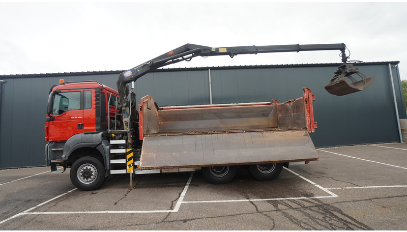 MAN TGS 28.400 6X6 2 SIDE TIPPER WITH HMF 1643 CRANE 376.400KM - Камион со кран: слика 2 MAN TGS 28.400 6X6 2 SIDE TIPPER WITH HMF 1643 CRANE 376.400KM - Камион со кран: слика 2