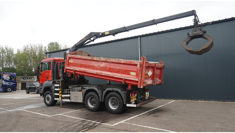 MAN TGS 28.400 6X6 2 SIDE TIPPER WITH HMF 1643 CRANE 376.400KM - Камион со кран: слика 4 MAN TGS 28.400 6X6 2 SIDE TIPPER WITH HMF 1643 CRANE 376.400KM - Камион со кран: слика 4