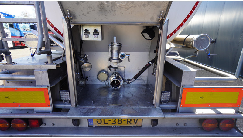 Magyar 3 AXLE FOOD TANK TRAILER 41.410LTR - Полуприколка цистерна: слика 4 Magyar 3 AXLE FOOD TANK TRAILER 41.410LTR - Полуприколка цистерна: слика 4