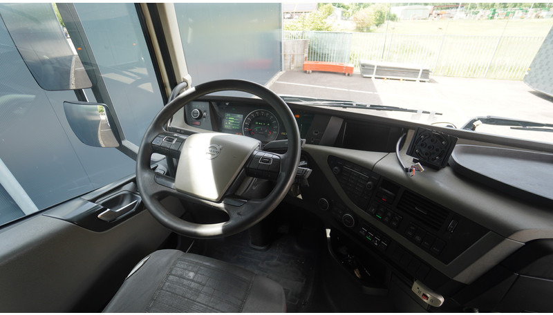 Volvo FH 460 8X2 20 FT CONTAINER TRANSPORT TRUCK - Транспортер на контејнер/ Камион со променливо тело: слика 5 Volvo FH 460 8X2 20 FT CONTAINER TRANSPORT TRUCK - Транспортер на контејнер/ Камион со променливо тело: слика 5