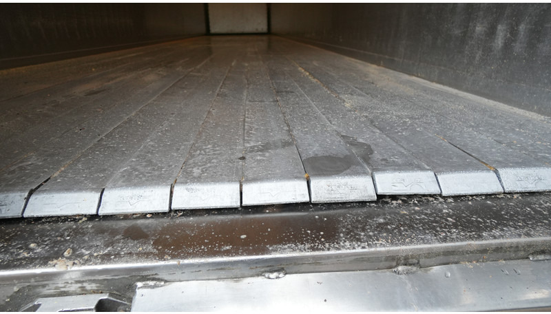 Kraker 3 AXLE WALKING FLOOR TRAILER - Полуприколка со подвижен под за истовар: слика 5 Kraker 3 AXLE WALKING FLOOR TRAILER - Полуприколка со подвижен под за истовар: слика 5