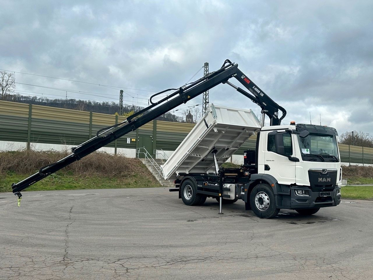MAN TGM 18.320 4x2 Euro6e Hiab X-HiDuo 138DS-3 - Кипер, Камион со кран: слика 2 MAN TGM 18.320 4x2 Euro6e Hiab X-HiDuo 138DS-3 - Кипер, Камион со кран: слика 2