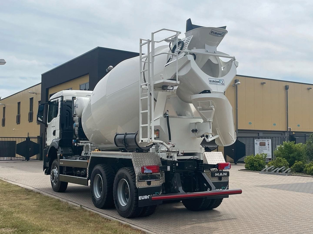 MAN TGS 33.440 / 6X6 Euro6e Euromix MTP EM 7 L - Камион миксер за бетон: слика 5 MAN TGS 33.440 / 6X6 Euro6e Euromix MTP EM 7 L - Камион миксер за бетон: слика 5