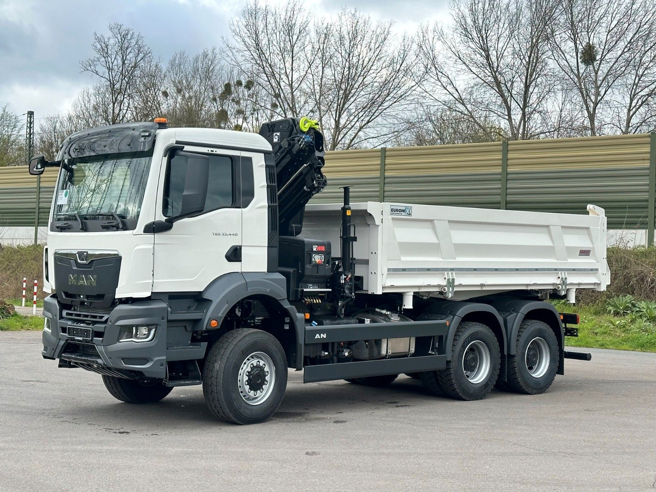MAN TGS 33.440 6x6 /3-Seiten- Kipper / HIAB 228-4 - Кипер, Камион со кран: слика 3 MAN TGS 33.440 6x6 /3-Seiten- Kipper / HIAB 228-4 - Кипер, Камион со кран: слика 3