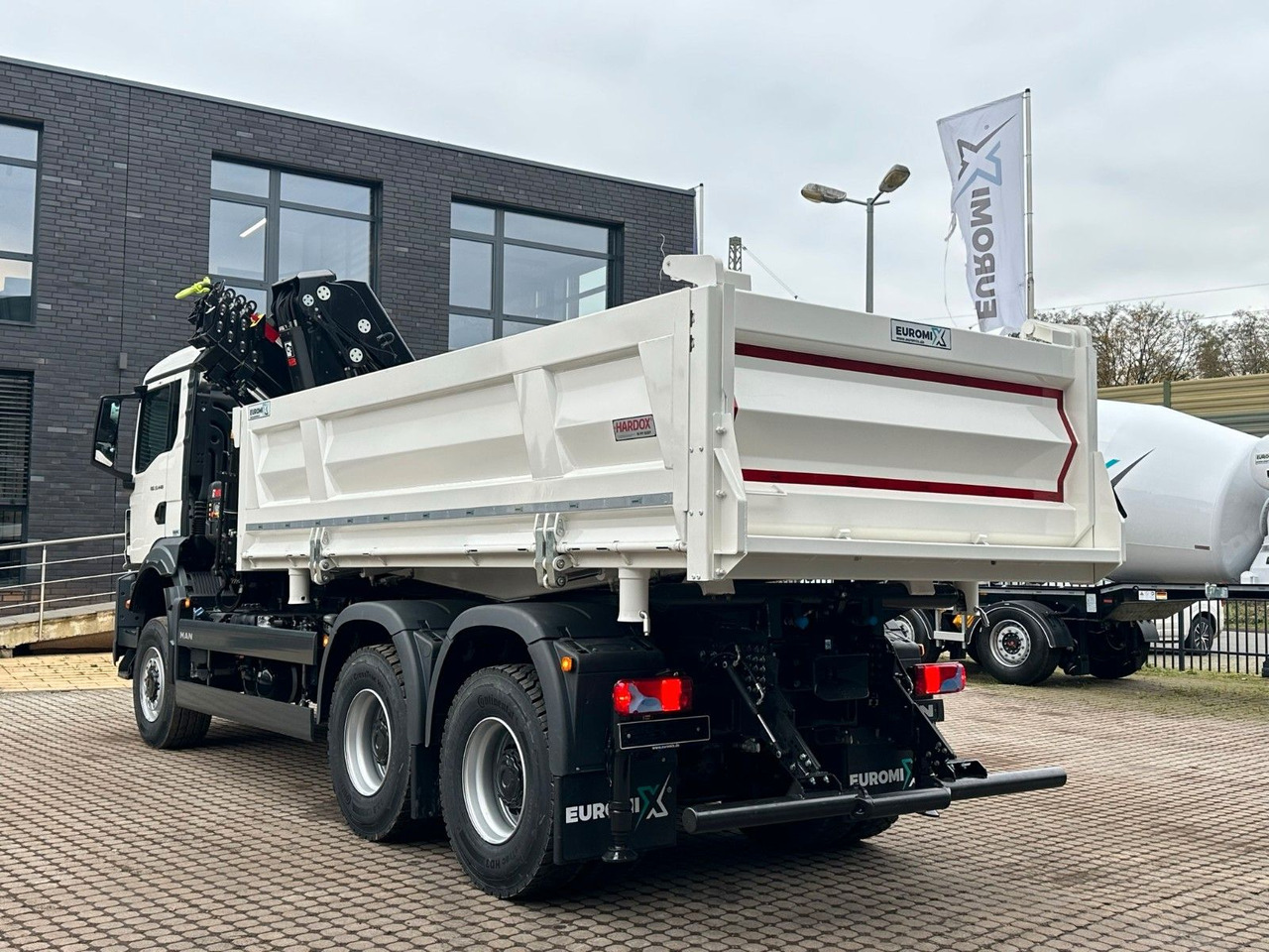 MAN TGS 33.440 6x6 /3-Seiten- Kipper / Kran HIAB 302 - Кипер, Камион со кран: слика 3 MAN TGS 33.440 6x6 /3-Seiten- Kipper / Kran HIAB 302 - Кипер, Камион со кран: слика 3