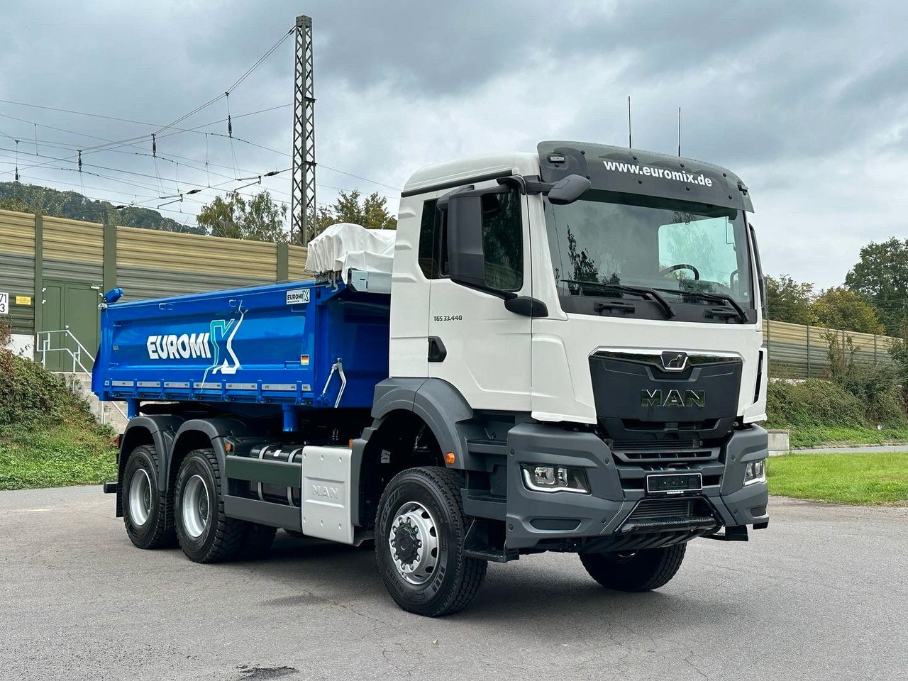 MAN TGS 33.440 6x6 /Euro6 3-Seiten-Kipper EuromixMTP MAN TGS 33.440 6x6 /Euro6 3-Seiten-Kipper EuromixMTP - Кипер: слика 4 MAN TGS 33.440 6x6 /Euro6 3-Seiten-Kipper EuromixMTP MAN TGS 33.440 6x6 /Euro6 3-Seiten-Kipper EuromixMTP - Кипер: слика 4