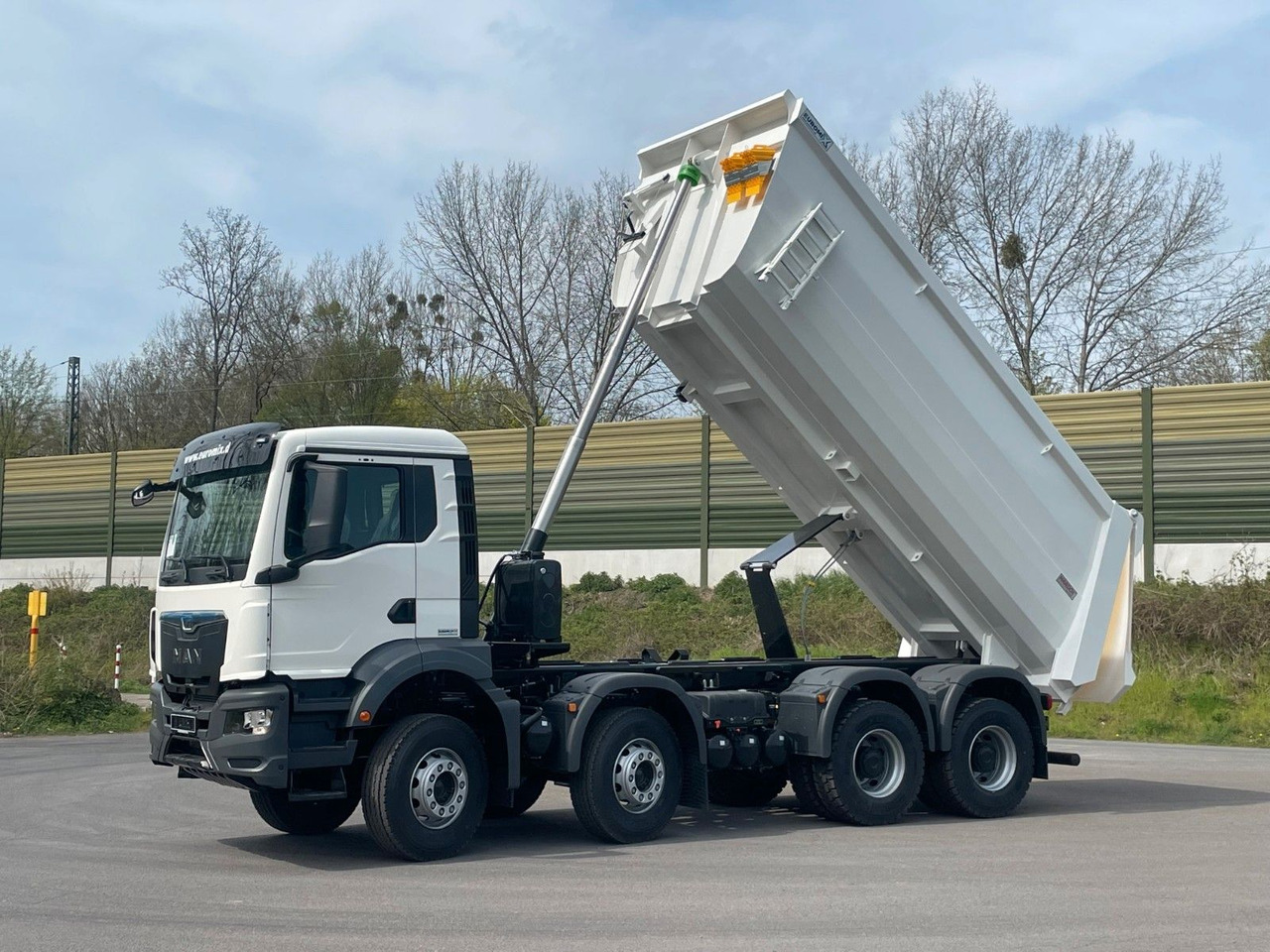 MAN TGS 41.400 8x4 / EUROMIX MTP 20m³/ EURO2 Kipper - Кипер: слика 1 MAN TGS 41.400 8x4 / EUROMIX MTP 20m³/ EURO2 Kipper - Кипер: слика 1