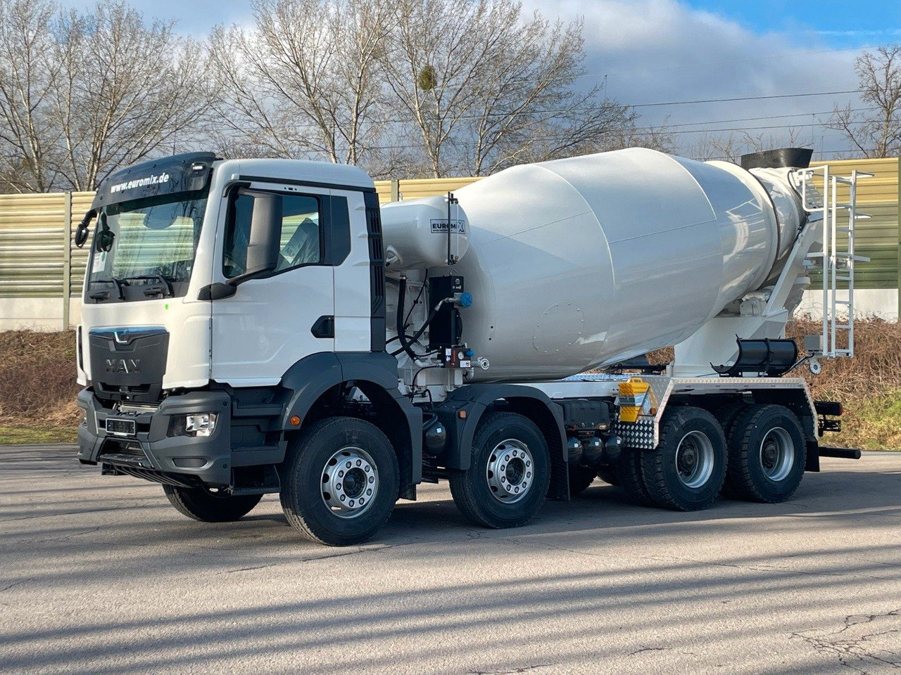 MAN TGS 41.400 8x4 / EuromixMTP EM 10m³ R / EURO 2 - Камион миксер за бетон: слика 3 MAN TGS 41.400 8x4 / EuromixMTP EM 10m³ R / EURO 2 - Камион миксер за бетон: слика 3