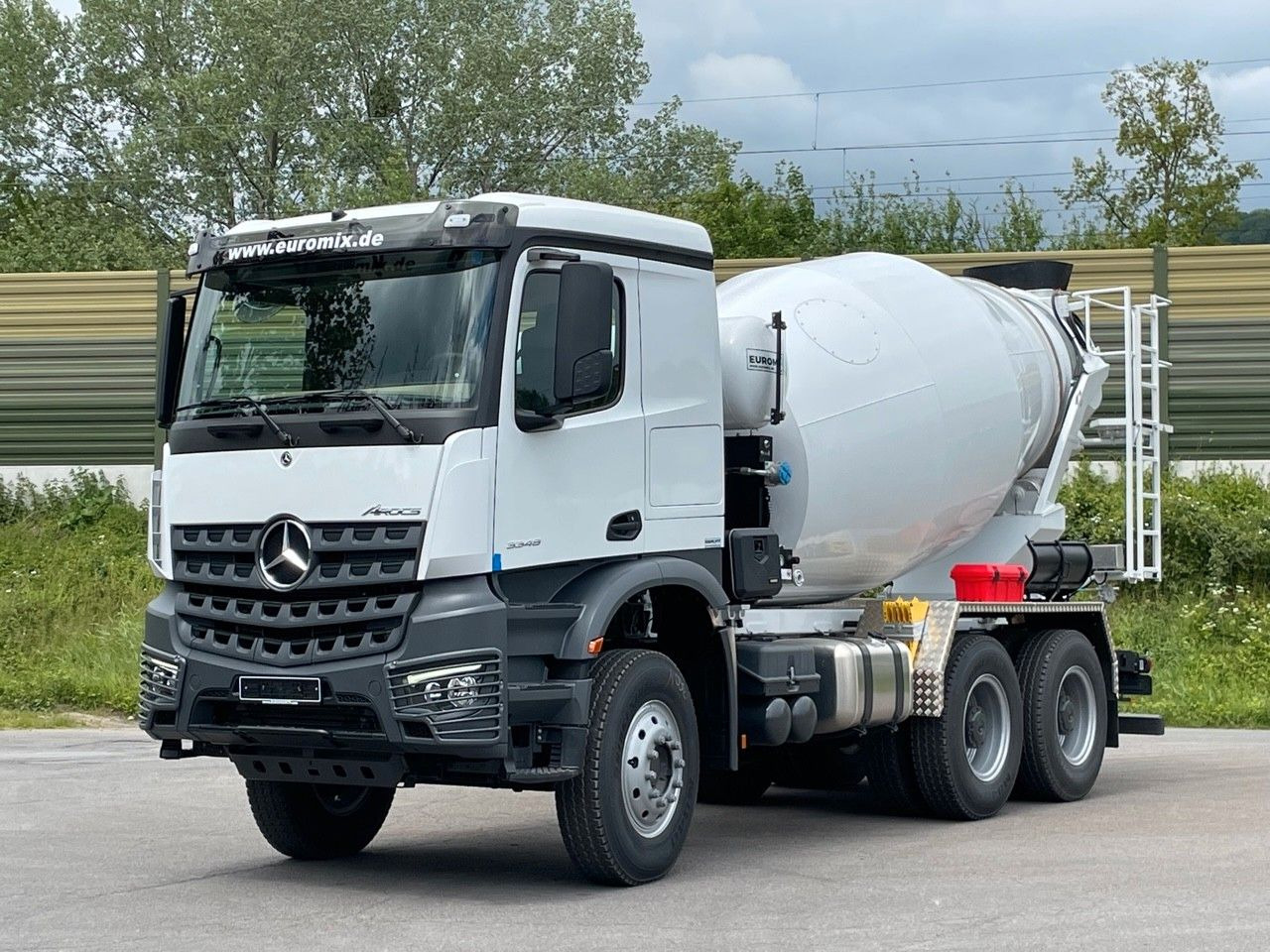 Mercedes-Benz 3348 6X4 Arcos 5 EuromixMTP EM 9 R - Камион миксер за бетон: слика 2 Mercedes-Benz 3348 6X4 Arcos 5 EuromixMTP EM 9 R - Камион миксер за бетон: слика 2