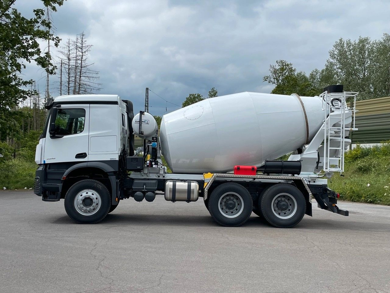 Mercedes-Benz 3348 6X4 Arcos 5 EuromixMTP EM 9 R - Камион миксер за бетон: слика 3 Mercedes-Benz 3348 6X4 Arcos 5 EuromixMTP EM 9 R - Камион миксер за бетон: слика 3