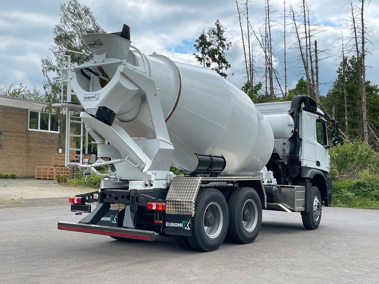 Mercedes-Benz 3348 6X4 Arcos 5 EuromixMTP EM 9 R - Камион миксер за бетон: слика 5 Mercedes-Benz 3348 6X4 Arcos 5 EuromixMTP EM 9 R - Камион миксер за бетон: слика 5