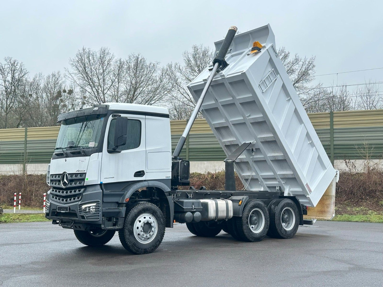 Mercedes-Benz 4048 6X4 Arcos 5 EuromixMTP Dumper Kipper - Кипер: слика 1 Mercedes-Benz 4048 6X4 Arcos 5 EuromixMTP Dumper Kipper - Кипер: слика 1