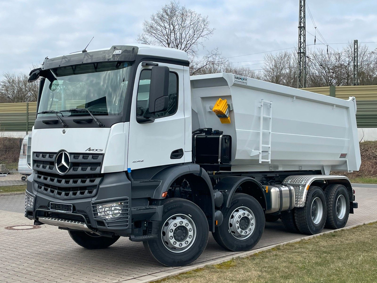 Mercedes-Benz 4142 8X4 Mulden- Kipper - EuromixMTP - Кипер: слика 2 Mercedes-Benz 4142 8X4 Mulden- Kipper - EuromixMTP - Кипер: слика 2