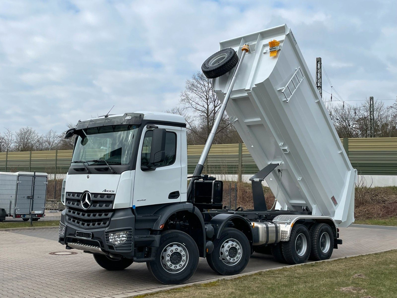 Mercedes-Benz 4142 8X4 Mulden- Kipper - EuromixMTP - Кипер: слика 1 Mercedes-Benz 4142 8X4 Mulden- Kipper - EuromixMTP - Кипер: слика 1