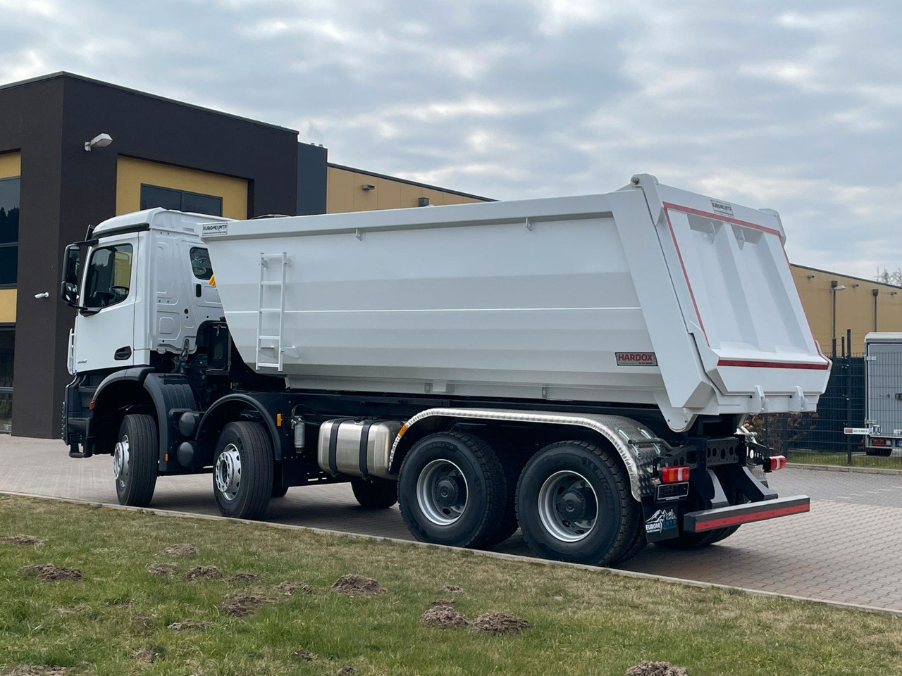 Mercedes-Benz 4142 8X4 Mulden- Kipper - EuromixMTP - Камион за подигање контејнери: слика 4 Mercedes-Benz 4142 8X4 Mulden- Kipper - EuromixMTP - Камион за подигање контејнери: слика 4