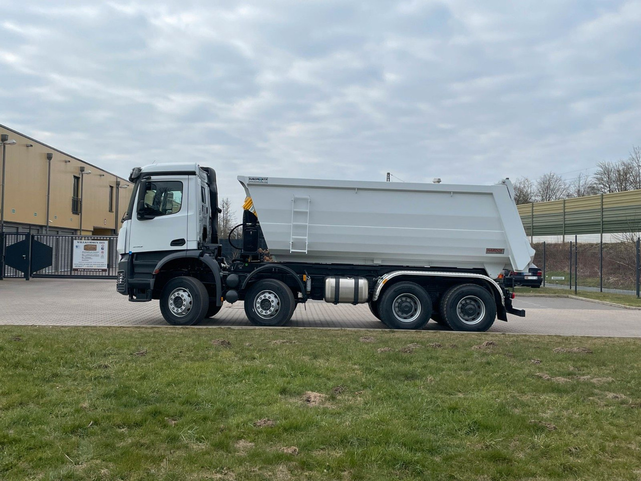 Mercedes-Benz 4142 8X4 Mulden- Kipper - EuromixMTP - Кипер: слика 4 Mercedes-Benz 4142 8X4 Mulden- Kipper - EuromixMTP - Кипер: слика 4