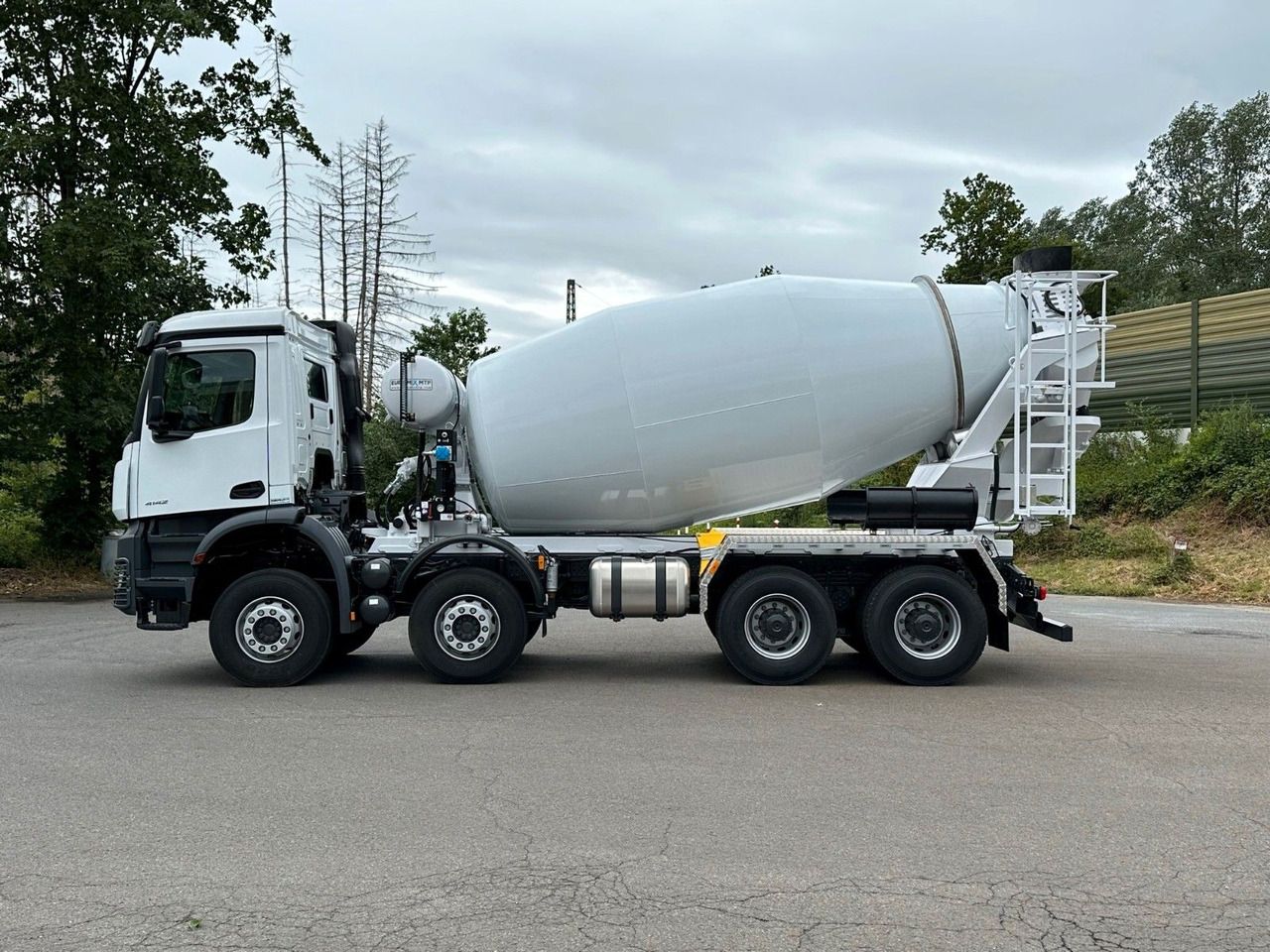 Mercedes-Benz AROCS 5 4142 B 8X4 Euro 3 EuromixMTP EM 10 - Камион миксер за бетон: слика 4 Mercedes-Benz AROCS 5 4142 B 8X4 Euro 3 EuromixMTP EM 10 - Камион миксер за бетон: слика 4