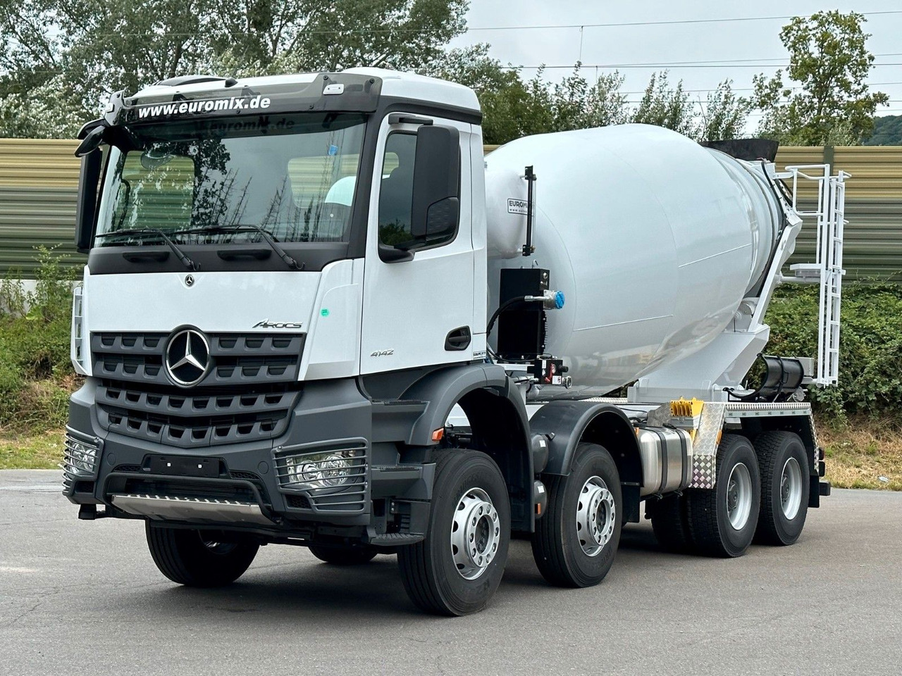 Mercedes-Benz AROCS 5 4142 B 8X4 Euro 3 EuromixMTP EM 10 - Камион миксер за бетон: слика 2 Mercedes-Benz AROCS 5 4142 B 8X4 Euro 3 EuromixMTP EM 10 - Камион миксер за бетон: слика 2