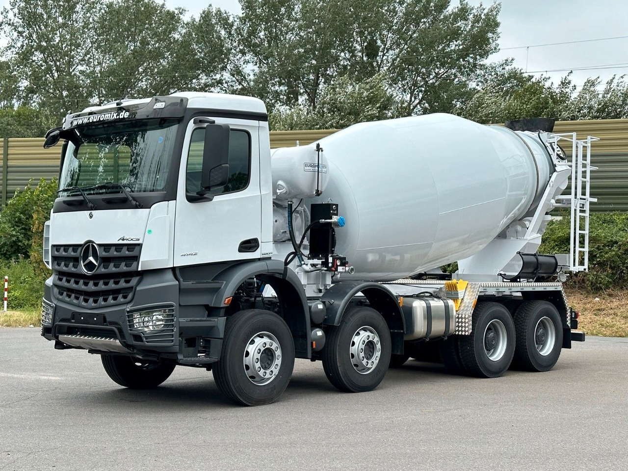 Mercedes-Benz AROCS 5 4142 B 8X4 Euro 3 EuromixMTP EM 10 - Камион миксер за бетон: слика 1 Mercedes-Benz AROCS 5 4142 B 8X4 Euro 3 EuromixMTP EM 10 - Камион миксер за бетон: слика 1