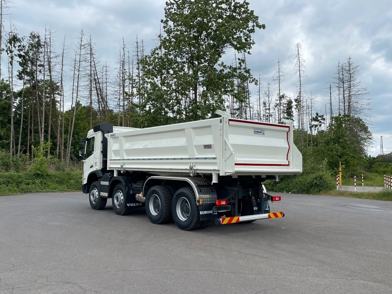 Volvo FMX 460 8x4 / WECHSELSYSTEM KIPPER+MISCHER Volvo FMX 460 8x4 / WECHSELSYSTEM KIPPER+MISCHER - Камион миксер за бетон: слика 4 Volvo FMX 460 8x4 / WECHSELSYSTEM KIPPER+MISCHER Volvo FMX 460 8x4 / WECHSELSYSTEM KIPPER+MISCHER - Камион миксер за бетон: слика 4