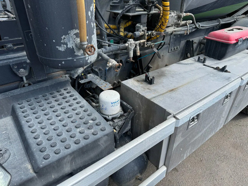 Volvo FH 460 6x2*4, Euro 6, Mixer with Hydraulic-slide, 2013 - Камион миксер за бетон: слика 5 Volvo FH 460 6x2*4, Euro 6, Mixer with Hydraulic-slide, 2013 - Камион миксер за бетон: слика 5