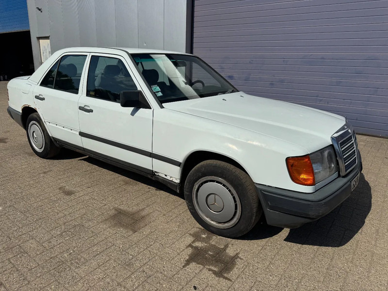 Mercedes-Benz 200-serie **W124-250D** - Седан: слика 3 Mercedes-Benz 200-serie **W124-250D** - Седан: слика 3