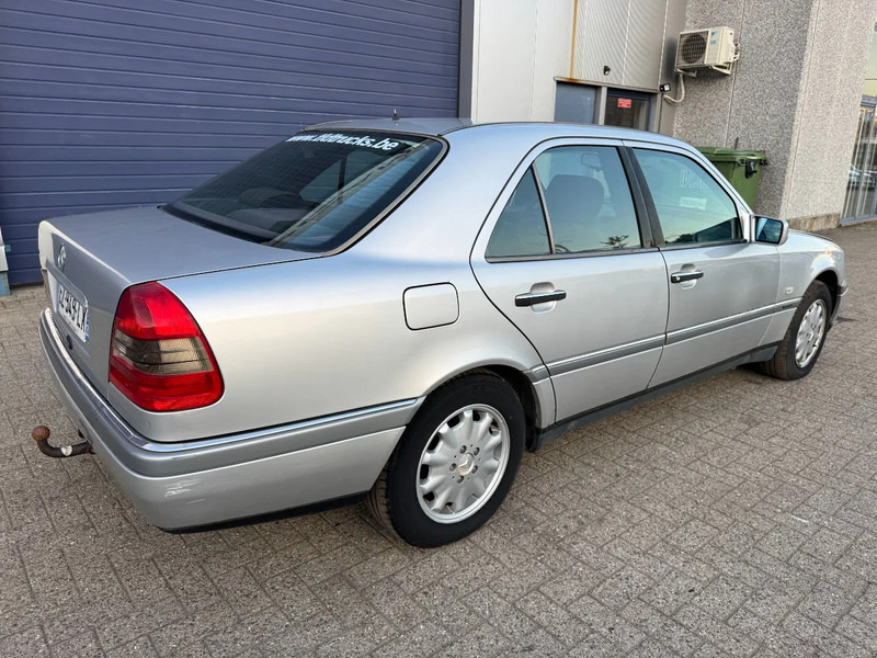 Mercedes-Benz C-Klasse **C180-PETROL-AC** - Седан: слика 4 Mercedes-Benz C-Klasse **C180-PETROL-AC** - Седан: слика 4