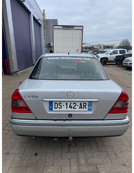 Mercedes-Benz C-Klasse **C250 DIESEL-AIRCO-VOITURE FRANCAIS-FRENCH CAR** - Седан: слика 5 Mercedes-Benz C-Klasse **C250 DIESEL-AIRCO-VOITURE FRANCAIS-FRENCH CAR** - Седан: слика 5