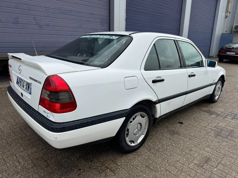 Mercedes-Benz C-Klasse **C250DIESEL** - Седан: слика 4 Mercedes-Benz C-Klasse **C250DIESEL** - Седан: слика 4