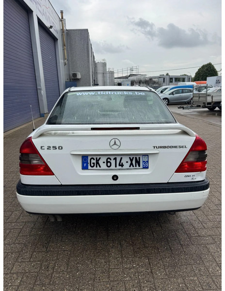 Mercedes-Benz C-Klasse **C250DIESEL** - Седан: слика 5 Mercedes-Benz C-Klasse **C250DIESEL** - Седан: слика 5