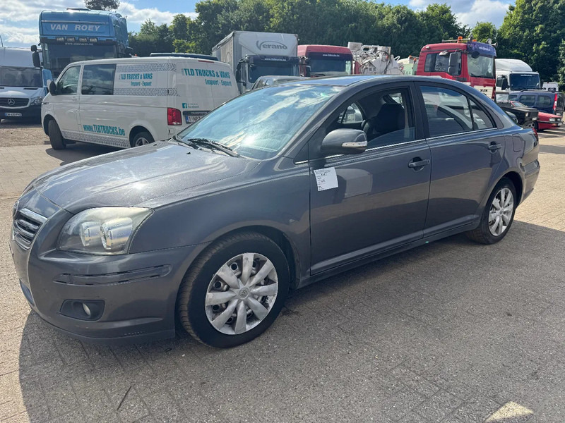 Седан Toyota Avensis **DIESEL-AIRCO**: слика 1