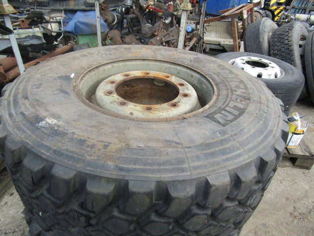 445/65/22.5 TRACK GRIP MICHELIN (2) EX SCAMMEL 6X6 COMPLETE WITH RIMS - Гума за Камион: слика 2 445/65/22.5 TRACK GRIP MICHELIN (2) EX SCAMMEL 6X6 COMPLETE WITH RIMS - Гума за Камион: слика 2