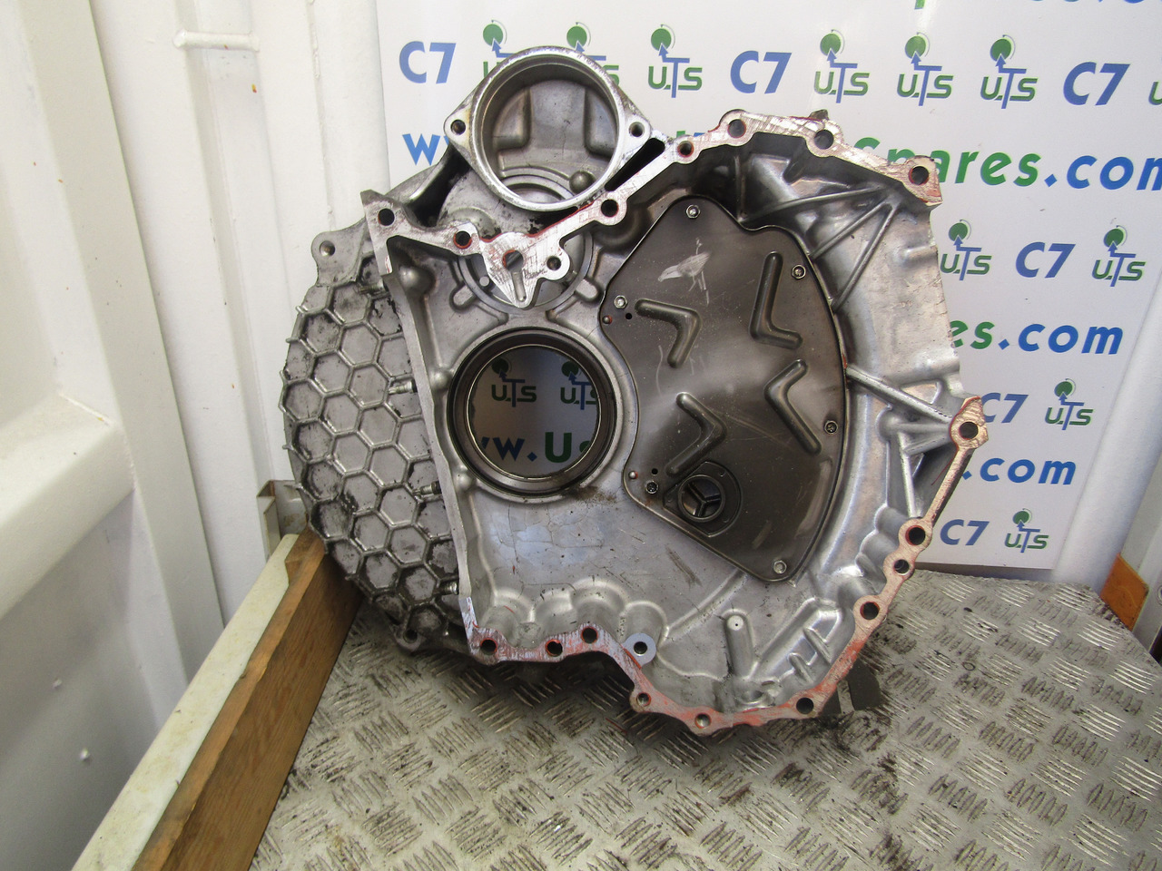 ISUZU N75 4HK1 EURO 5 FLYWHEEL BELLHOUSING (AUTO) - Менувач за Камион: слика 2 ISUZU N75 4HK1 EURO 5 FLYWHEEL BELLHOUSING (AUTO) - Менувач за Камион: слика 2