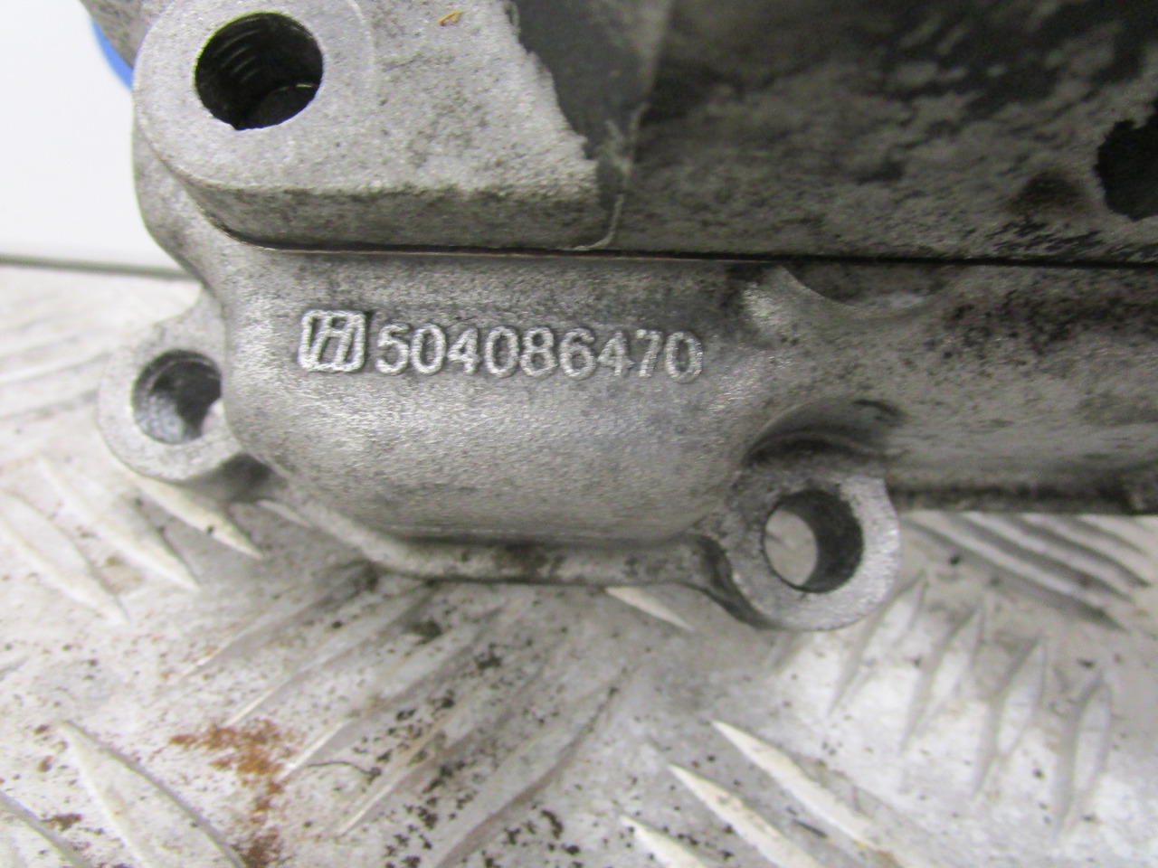 IVECO DAILY 3.0 OIL FILTER HOUSING P/NO 504086471 504086470 - Мотор и делови за Камион: слика 3 IVECO DAILY 3.0 OIL FILTER HOUSING P/NO 504086471 504086470 - Мотор и делови за Камион: слика 3