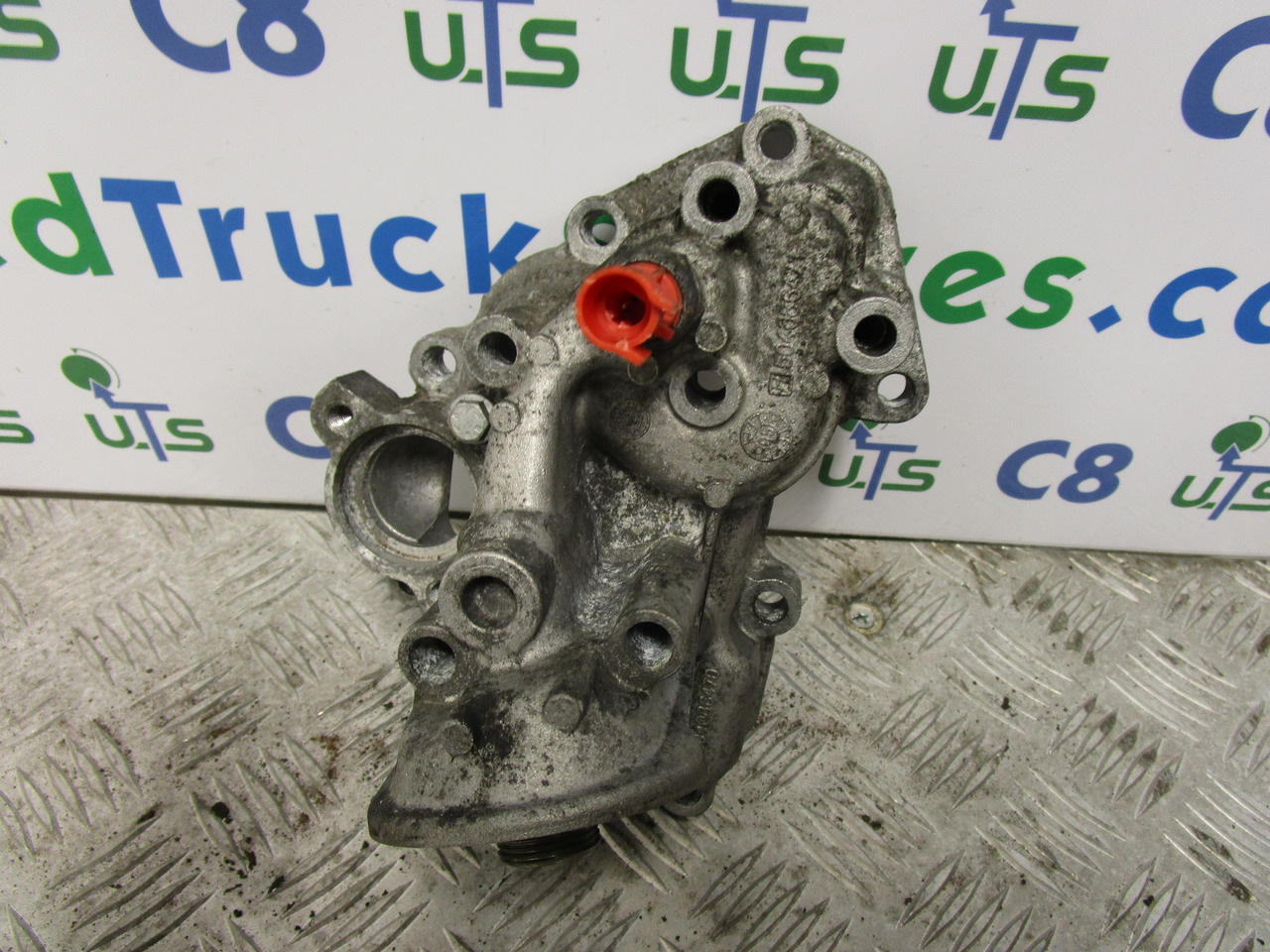 IVECO DAILY 3.0 OIL FILTER HOUSING P/NO 504086471 504086470 - Мотор и делови за Камион: слика 1 IVECO DAILY 3.0 OIL FILTER HOUSING P/NO 504086471 504086470 - Мотор и делови за Камион: слика 1