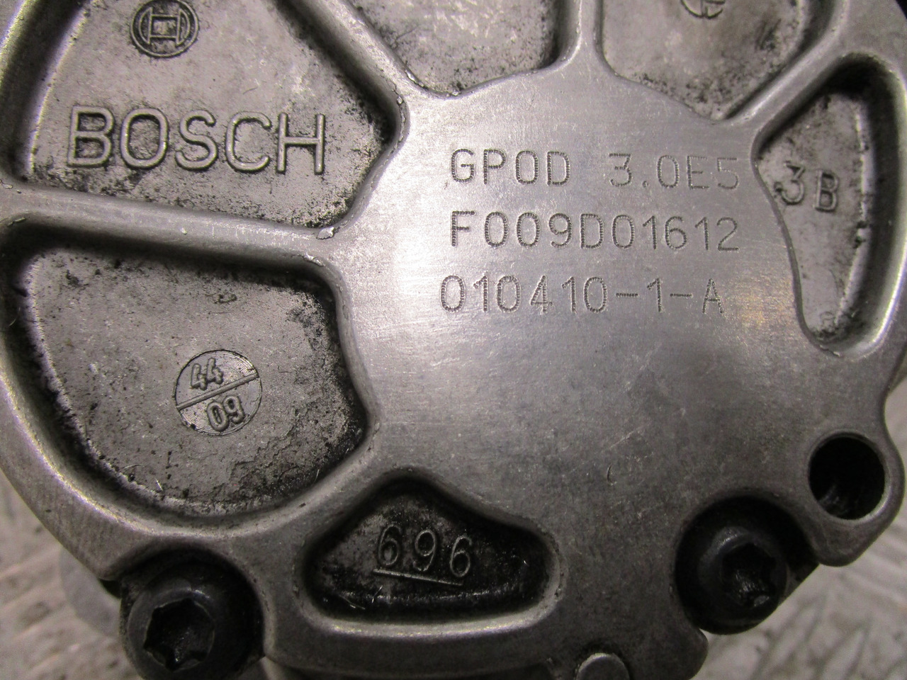 IVECO DAILY 3.0 VACUUM PUMP P/NO F009D01612 - Мотор и делови за Камион: слика 2 IVECO DAILY 3.0 VACUUM PUMP P/NO F009D01612 - Мотор и делови за Камион: слика 2