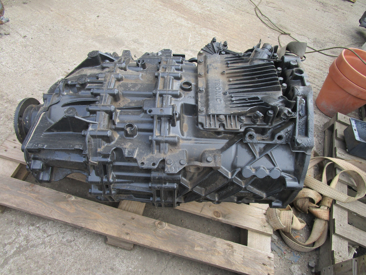 MAN ZF ASTRONIC GEARBOX TYPE 12AS2330TD - Менувач за Камион: слика 2 MAN ZF ASTRONIC GEARBOX TYPE 12AS2330TD - Менувач за Камион: слика 2