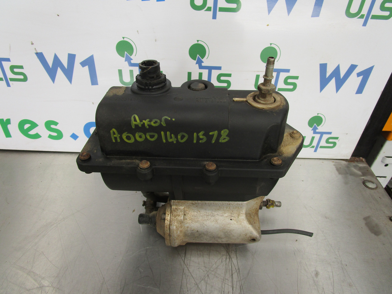 MERCEDES AXOR ATEGO ACTROS AD BLUE PUMP P/NO A0001401578 - Систем за гориво за Камион: слика 1 MERCEDES AXOR ATEGO ACTROS AD BLUE PUMP P/NO A0001401578 - Систем за гориво за Камион: слика 1