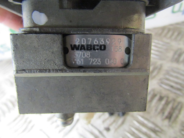 VOLVO FE HAND BRAKE CONTROL UNIT WABCO 20763929 - Електричен систем за Камион: слика 3 VOLVO FE HAND BRAKE CONTROL UNIT WABCO 20763929 - Електричен систем за Камион: слика 3