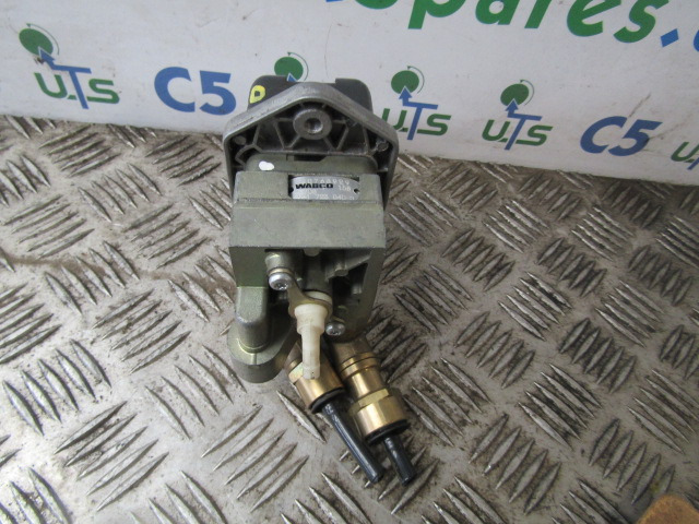 VOLVO FE HAND BRAKE CONTROL UNIT WABCO 20763929 - Електричен систем за Камион: слика 2 VOLVO FE HAND BRAKE CONTROL UNIT WABCO 20763929 - Електричен систем за Камион: слика 2
