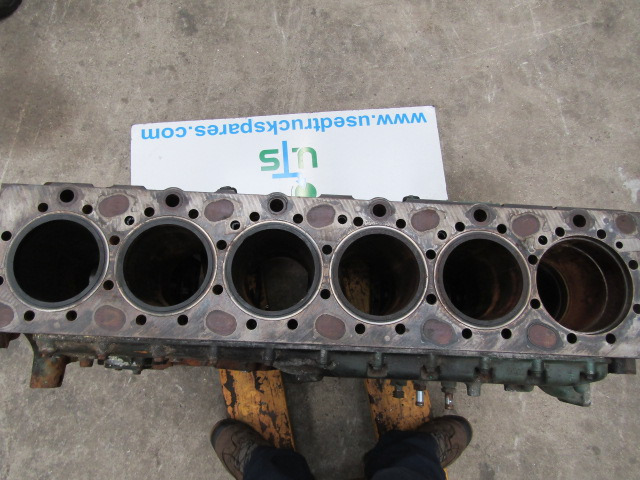 VOLVO FH13A ENGINE BLOCK ( NEEDS 1 LINER) - Мотор и делови за Камион: слика 1 VOLVO FH13A ENGINE BLOCK ( NEEDS 1 LINER) - Мотор и делови за Камион: слика 1