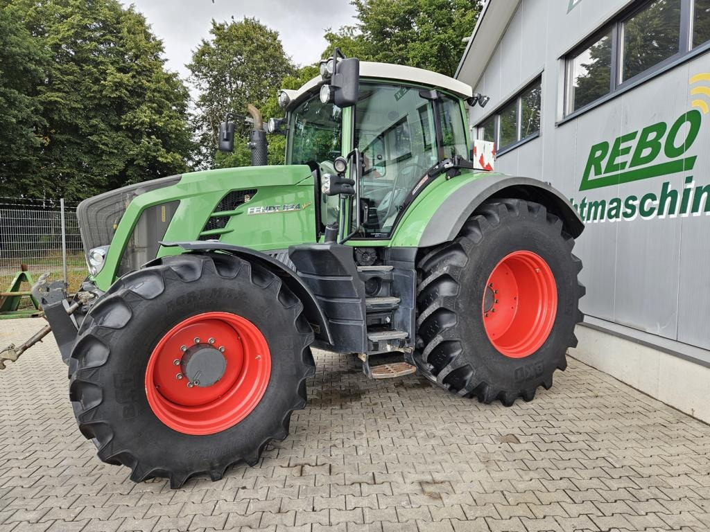 Fendt 824 Vario ProfiPlus - Трактор: слика 1 Fendt 824 Vario ProfiPlus - Трактор: слика 1